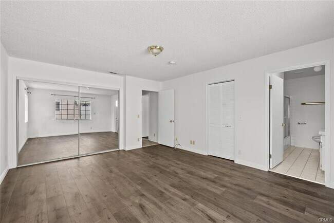 10528 1/2 Hillhaven Ave in Los Angeles, CA - Building Photo - Building Photo