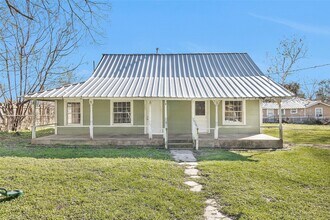 203 W Powell St in Willis, TX - Building Photo - Building Photo
