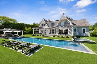 48 Harvest Ln in Southampton, NY - Building Photo - Building Photo