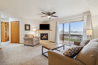 40 Zeller Crossing in North Liberty, IA - Building Photo - Building Photo