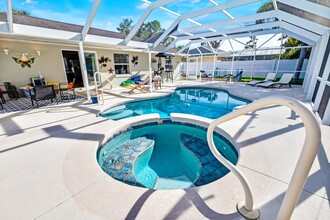 4 Burne Pl in Palm Coast, FL - Building Photo - Building Photo