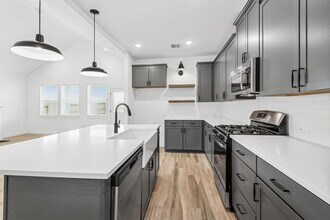 121 Knight Byu Dr in Dayton, TX - Building Photo - Building Photo