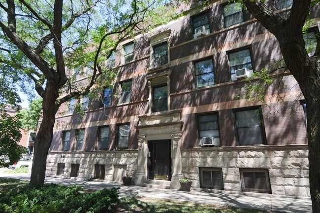 1150 W Waveland Ave, Unit G00C in Chicago, IL - Building Photo - Building Photo