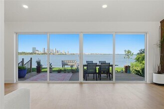 377 22nd Ave SE in St. Petersburg, FL - Building Photo - Building Photo