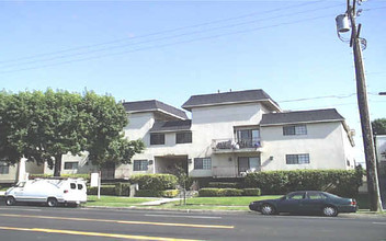 15119-15125 Burbank Blvd in Van Nuys, CA - Building Photo - Building Photo