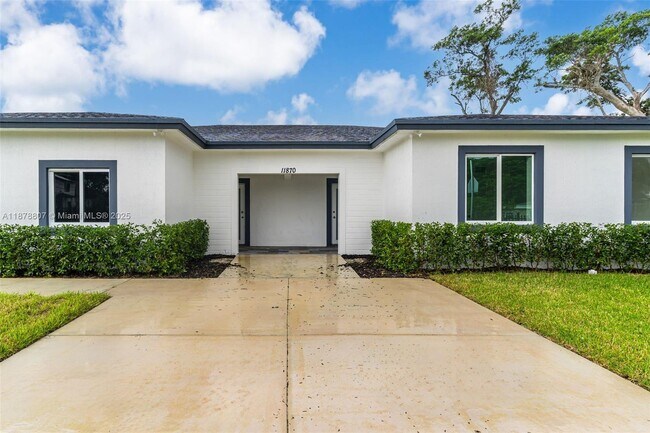 11870 SW 220th St in Miami, FL - Building Photo - Building Photo