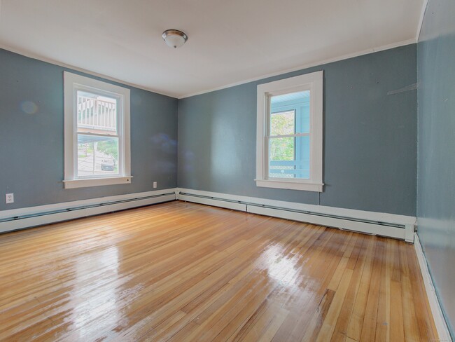 1-5 Pratte Ave in Norwich, CT - Building Photo - Building Photo