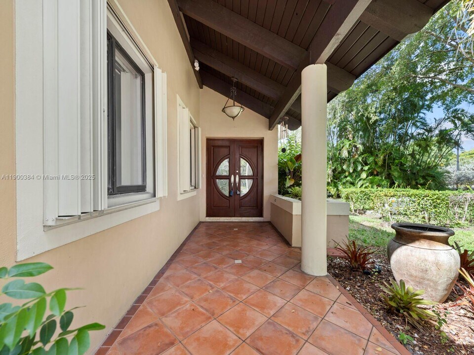 9941 Costa Del Sol Blvd in Doral, FL - Building Photo