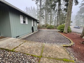 50 E Vine Maple Ln in Union, WA - Building Photo - Building Photo