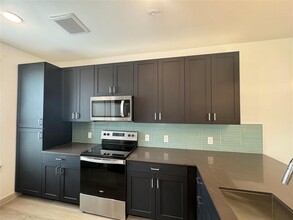 91 Jensen Dr in Houston, TX - Building Photo - Building Photo