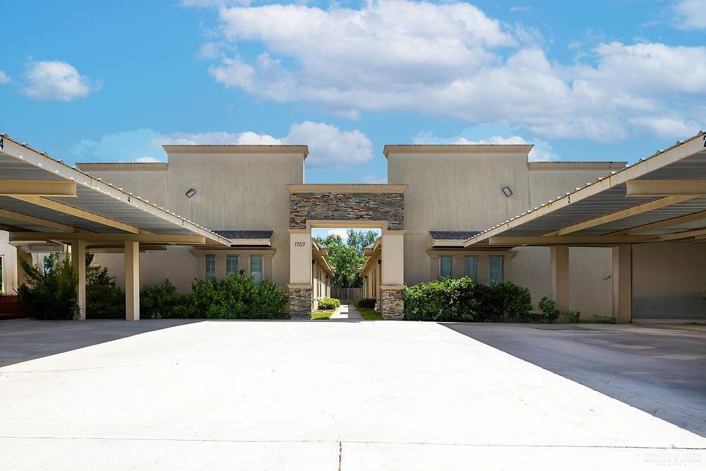 14 West Dr in Pharr, TX - Foto de edificio