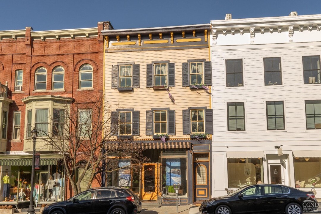 430 Warren St in Hudson, NY - Building Photo