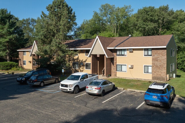 Rolling Pines Apartments in Richland, MI - Foto de edificio - Building Photo