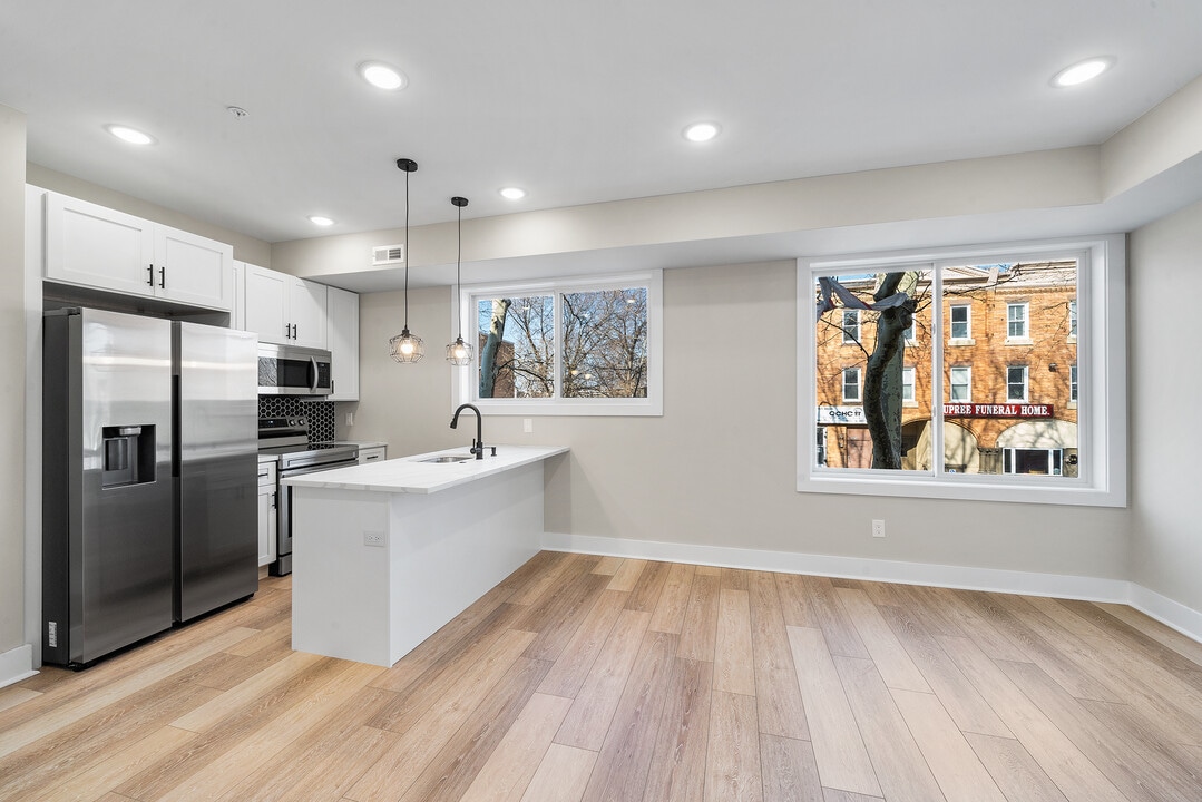 2820 W Diamond St Photo