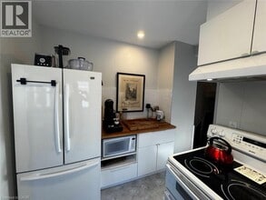 106 Main St S in Hamilton, ON - Building Photo - Building Photo