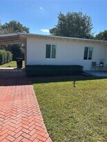 1560 NE 129th St in North Miami, FL - Building Photo