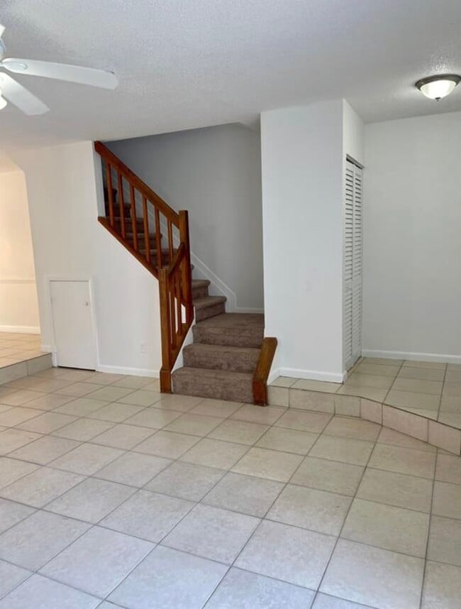 2888 Edgehill Ln in Hollywood, FL - Building Photo - Building Photo