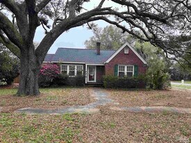 1701 E Bobe St in Pensacola, FL - Building Photo