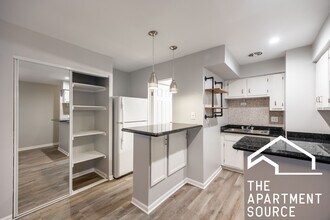 744 W Gordon Terrace in Chicago, IL - Foto de edificio - Building Photo