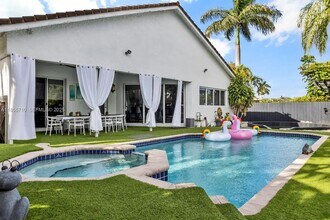 205 N 31st Ave in Hollywood, FL - Foto de edificio - Building Photo