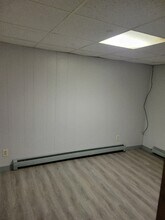 502 Lowell St, Unit 1 in Vandergrift, PA - Foto de edificio - Building Photo