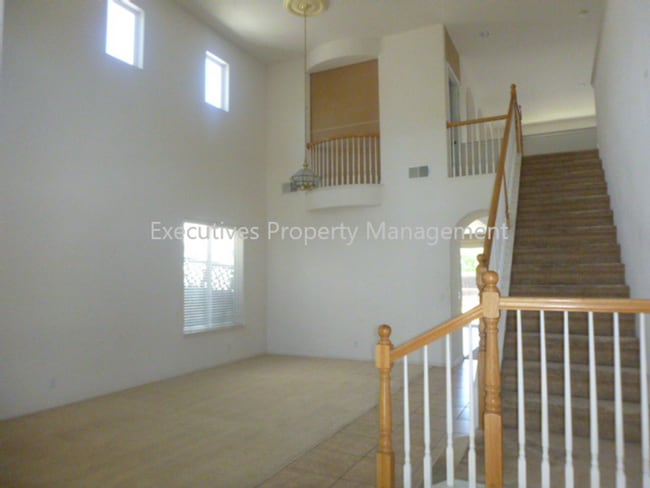 717 Round Hill Dr in Merced, CA - Building Photo - Building Photo