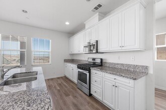 37317 Paintbrush Dr in Palmdale, CA - Building Photo - Building Photo