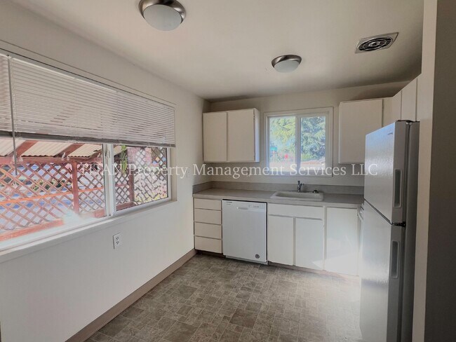 1231 Johnson St in Oregon City, OR - Building Photo - Building Photo