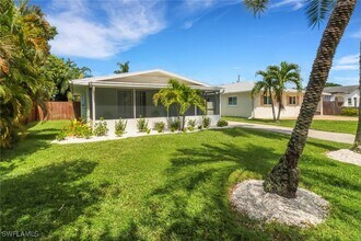 751 100th Ave N in Naples, FL - Building Photo - Building Photo