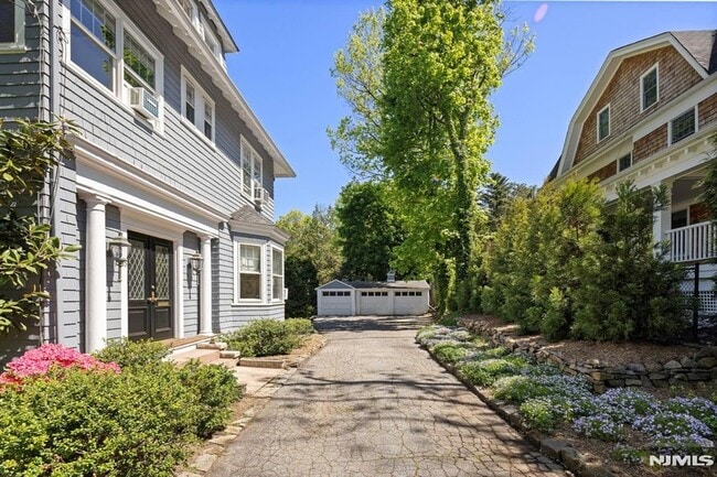 83 Franklin St in Englewood, NJ - Building Photo - Building Photo