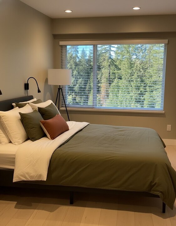 310 3rd St W in North Vancouver, BC - Building Photo