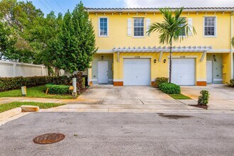 1134 NW 40th Ter in Lauderhill, FL - Building Photo - Building Photo
