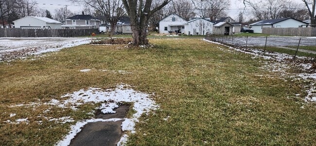 320 Grant St in Wilmington, OH - Foto de edificio - Building Photo