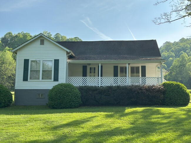 11414 Goose Creek Rd in Bristol, VA - Foto de edificio - Building Photo