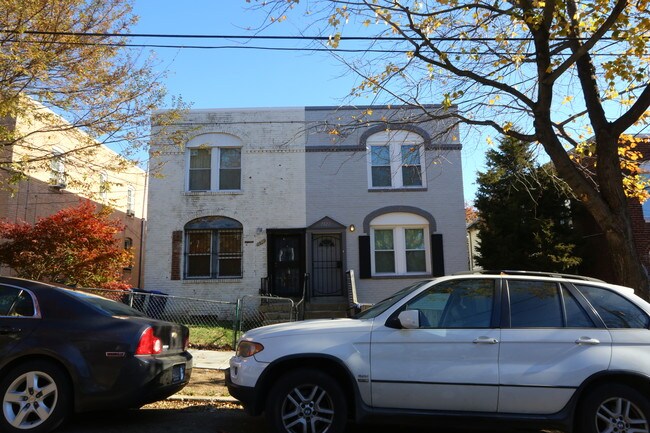 2820-2822 Buena Vista Ter SE