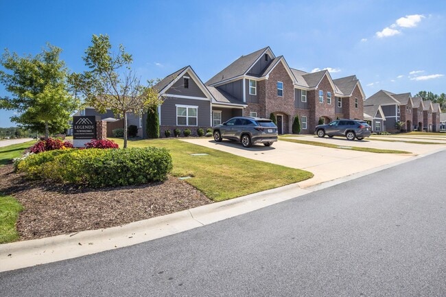 Legends Townhomes in Opelika, AL - Foto de edificio - Building Photo