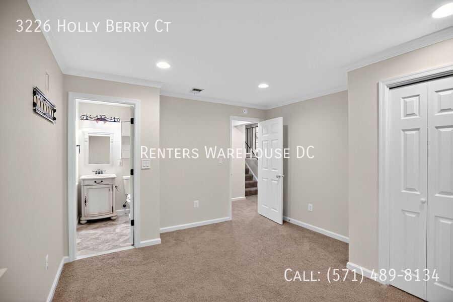 3226 Holly Berry Ct in Falls Church, VA - Building Photo