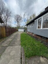 3327 Bradford Rd in Cleveland Heights, OH - Building Photo - Building Photo