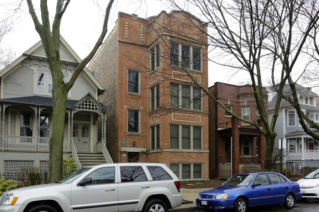 1225 W Montana St in Chicago, IL - Building Photo - Building Photo