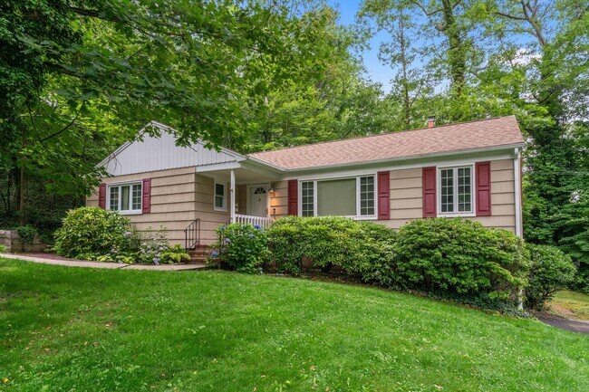 property at 5 Dogwood Rd