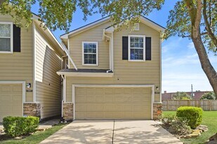 15875 Misty Loch Ln in Houston, TX - Building Photo