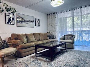 320 NE 12th Ave in Hallandale Beach, FL - Building Photo - Building Photo