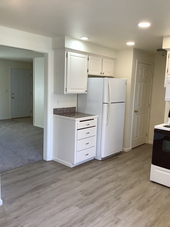 214 S French Ave, Unit 4 in Arlington, WA - Foto de edificio - Building Photo