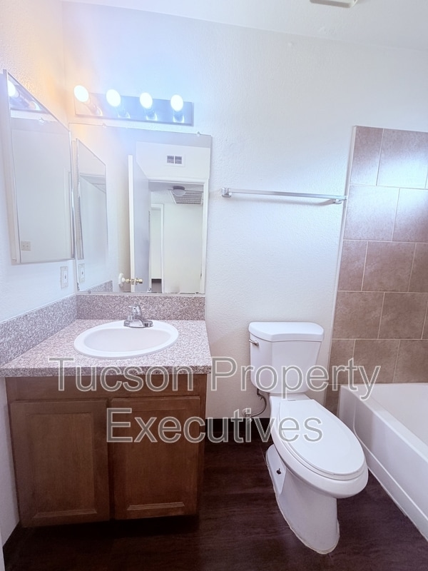 property at 660 S Tucson Blvd