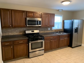 609 Cambridge St in Worcester, MA - Foto de edificio - Building Photo