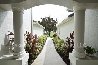 534 Grasslands Village Cir in Lakeland, FL - Foto de edificio - Building Photo