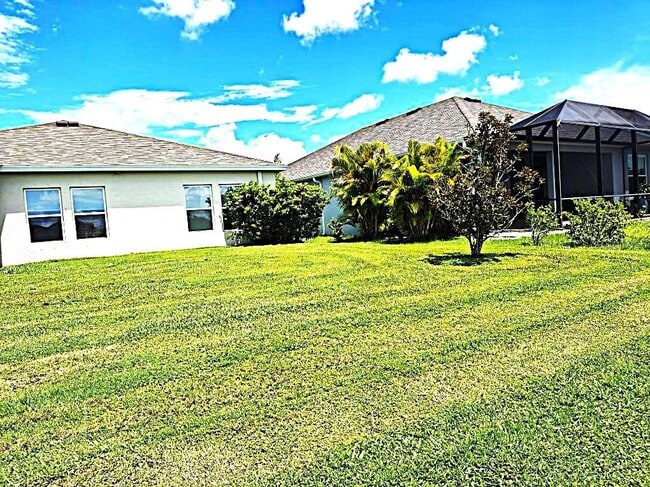 4840 Reisswood Lp in Palmetto, FL - Building Photo - Building Photo