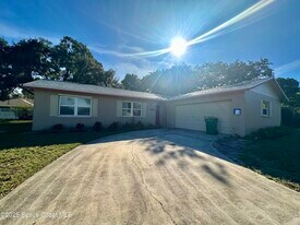 2848 Watkins Dr in Melbourne, FL - Building Photo