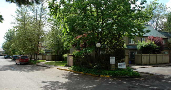 Oak Lane Townhouses in Eugene, OR - Building Photo - Building Photo