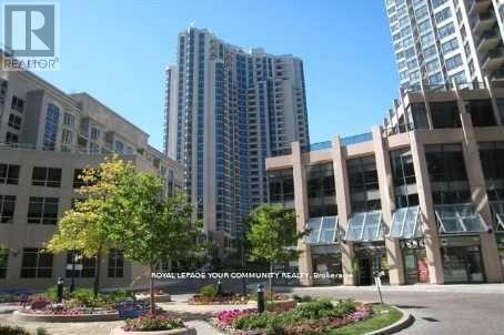 500 Doris Ave in Toronto, ON - Building Photo